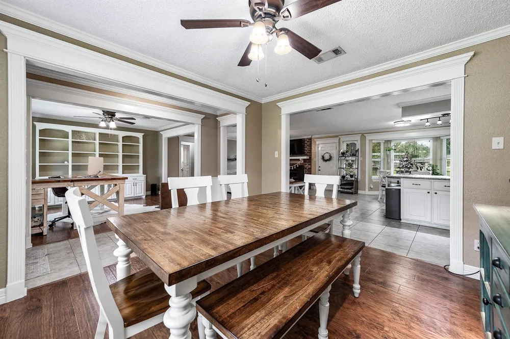 63 E County Road 136 Alvin, TX 77511