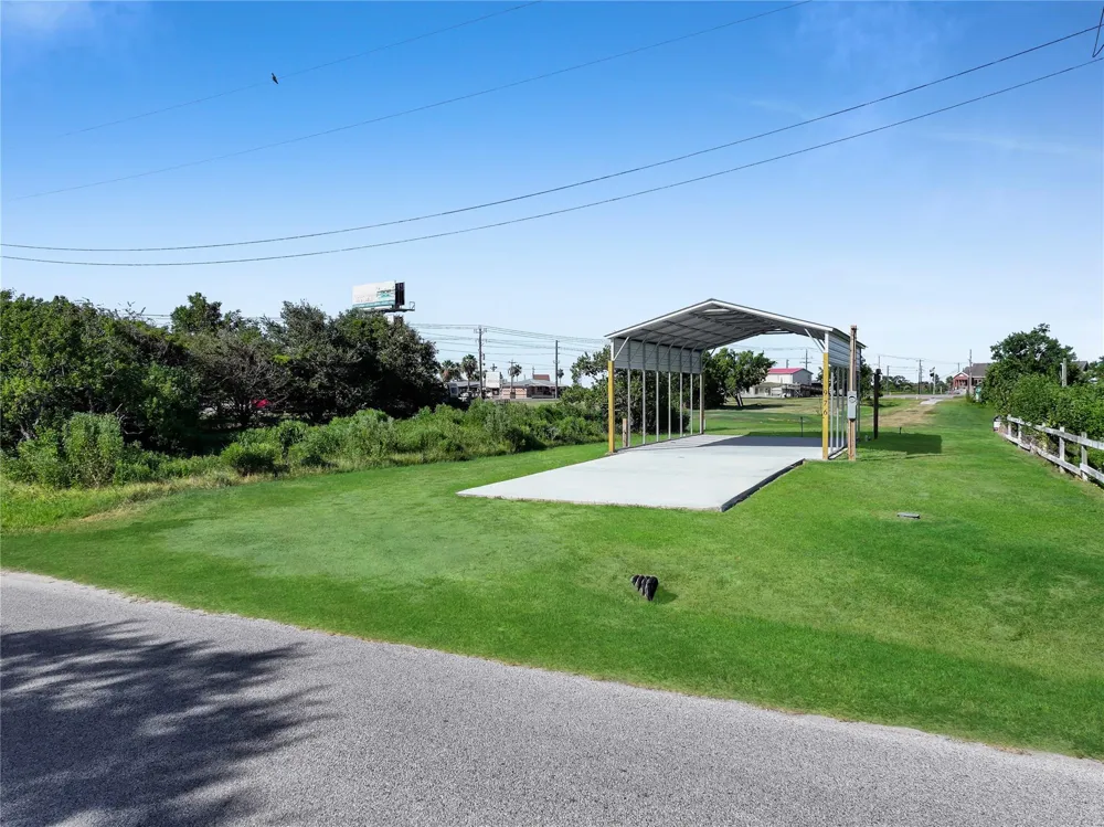 976 E Verdie Drive Crystal Beach, TX 77650