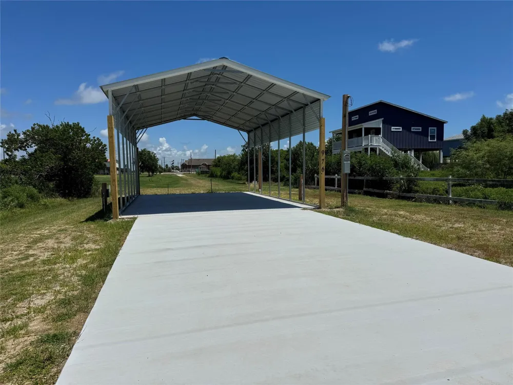 976 E Verdie Drive Crystal Beach, TX 77650