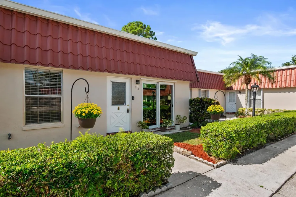 742 Nantucket Circle Lake Worth, FL 33467