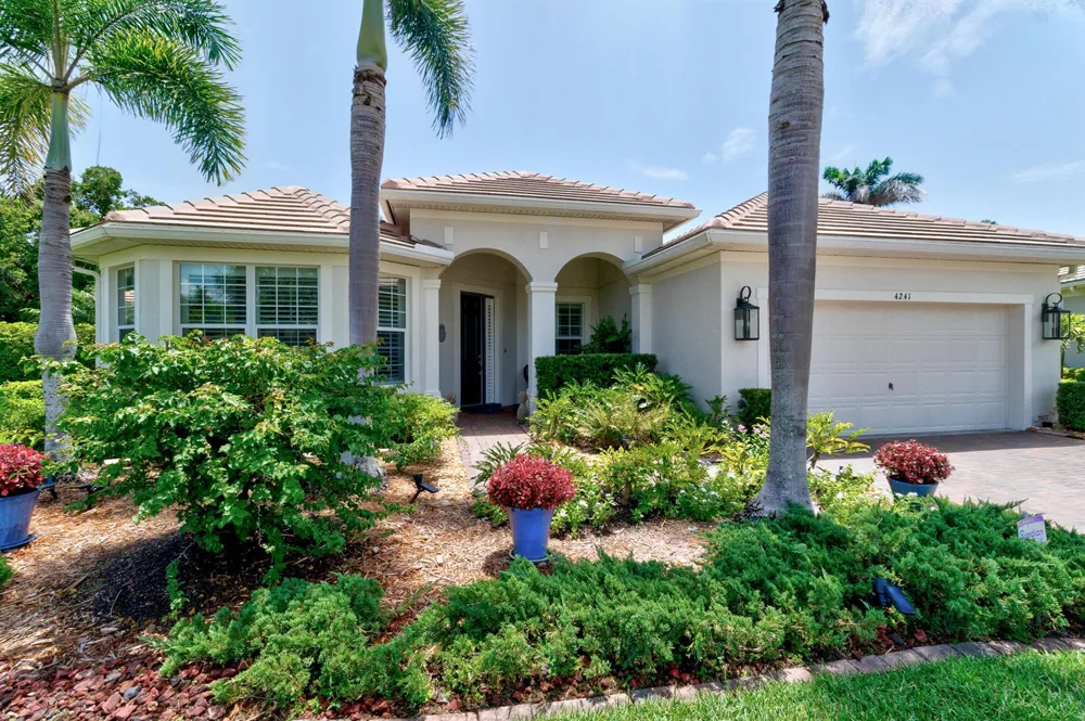 4241 Diamond Square Vero Beach, FL 32967