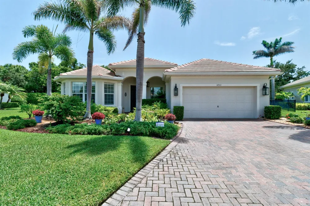 4241 Diamond Square Vero Beach, FL 32967