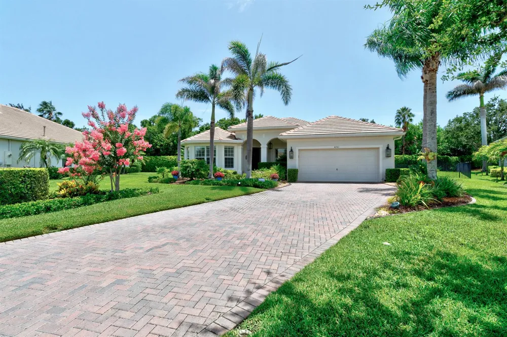 4241 Diamond Square Vero Beach, FL 32967