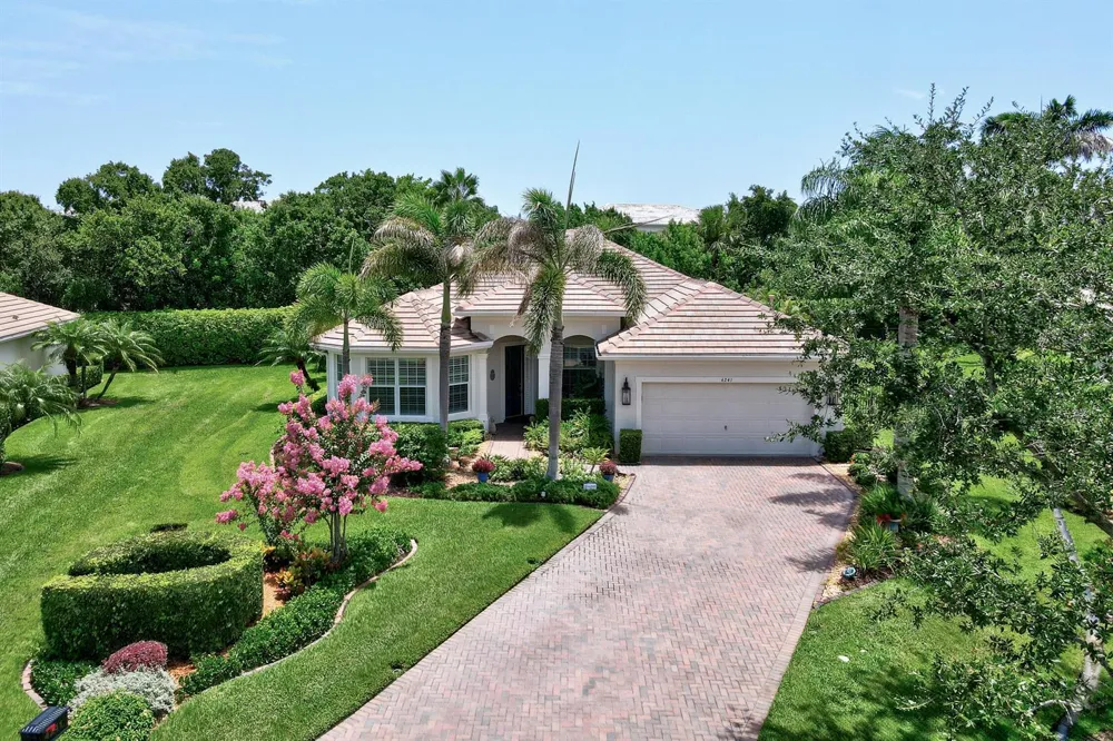4241 Diamond Square Vero Beach, FL 32967