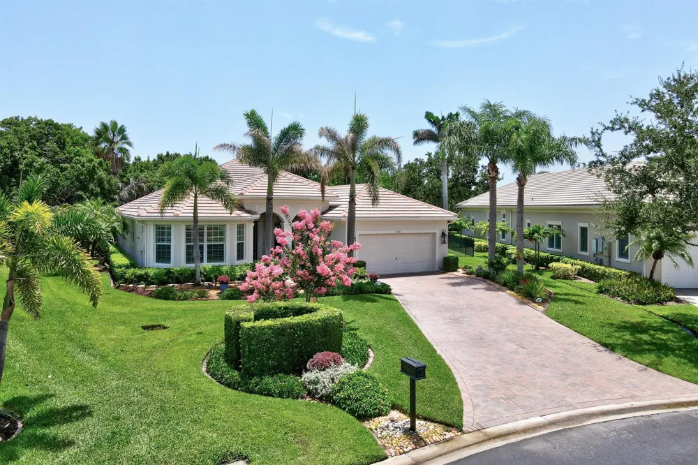 4241 Diamond Square Vero Beach, FL 32967
