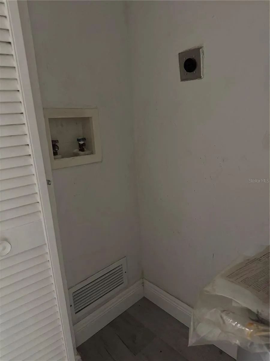 3427 CLARK RD #127 Sarasota, FL 34231