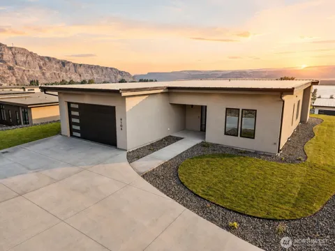 9104 NW Harvest Lane