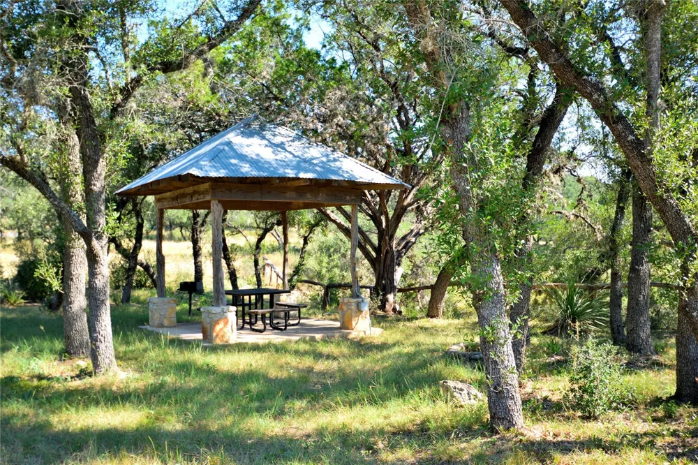 8 Private Road 1708 Road Lakehills, TX 78063