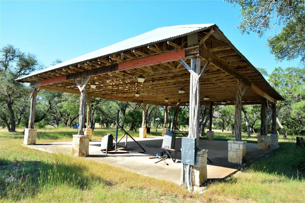 8 Private Road 1708 Road Lakehills, TX 78063