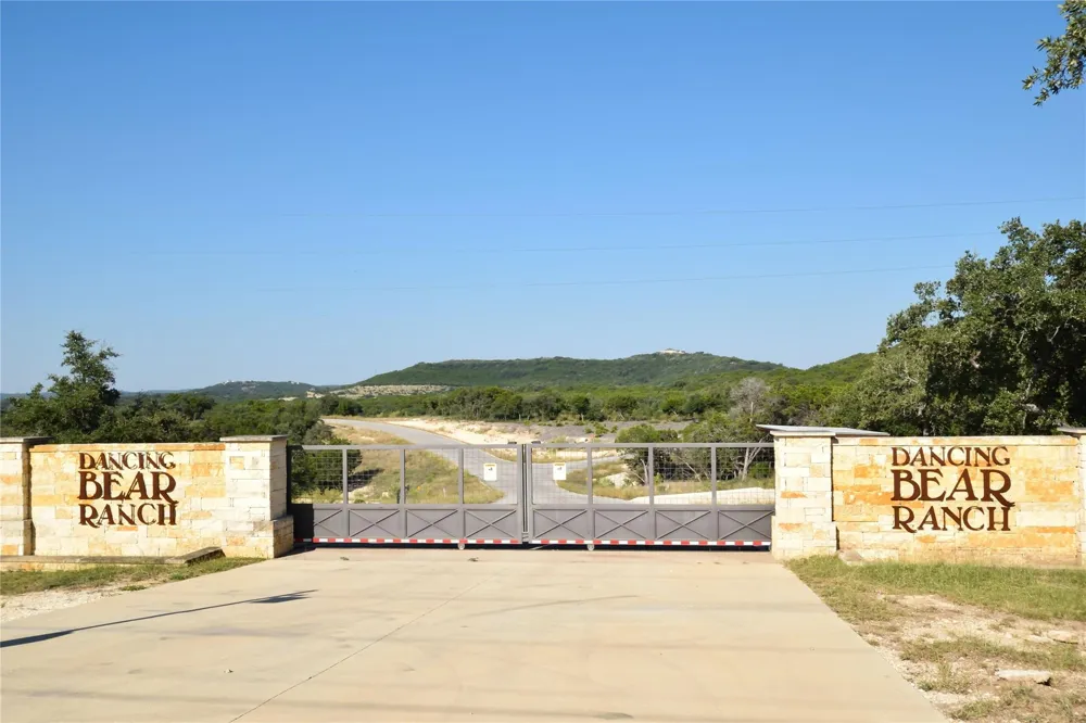 8 Private Road 1708 Road Lakehills, TX 78063