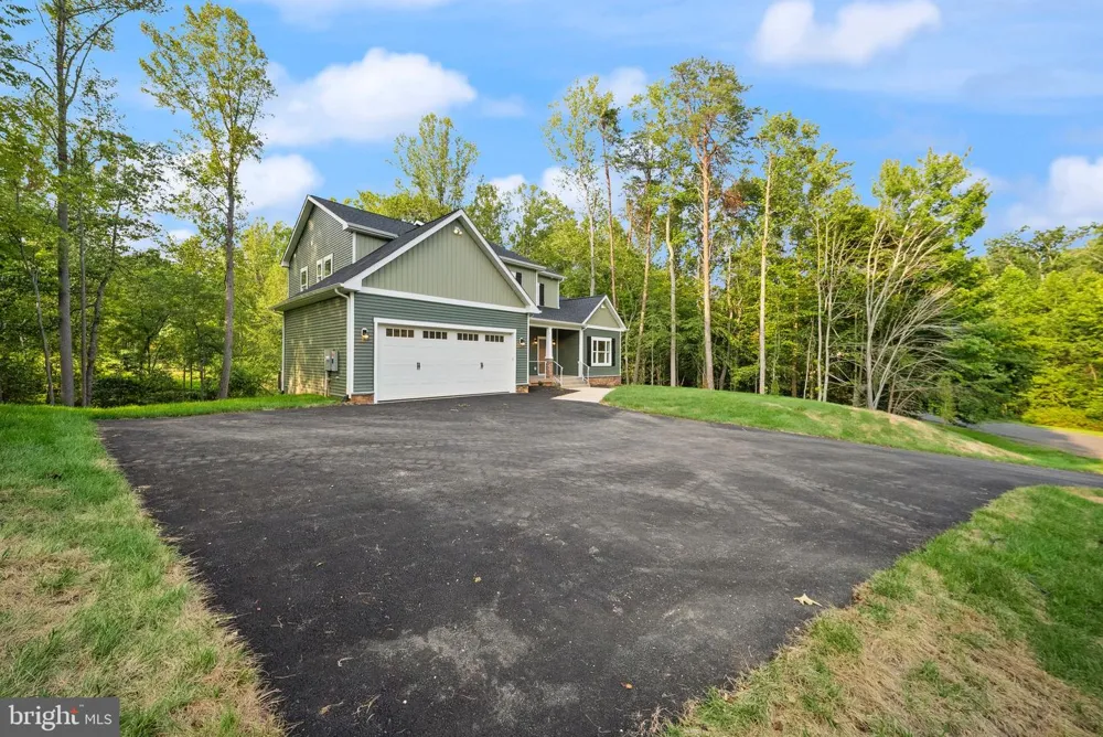 8020 PINNACLE RIDGE DRIVE Manassas, VA 20112