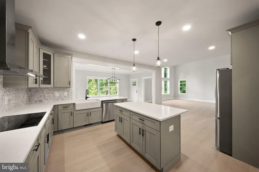8020 PINNACLE RIDGE DRIVE Manassas, VA 20112