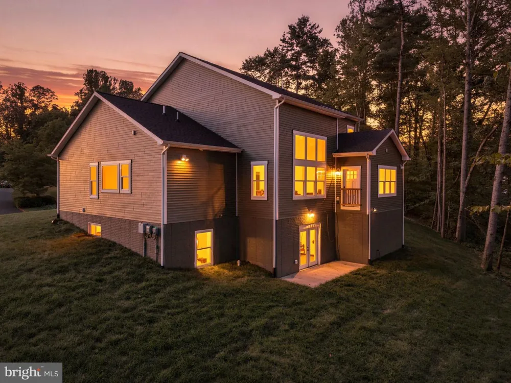 8020 PINNACLE RIDGE DRIVE Manassas, VA 20112