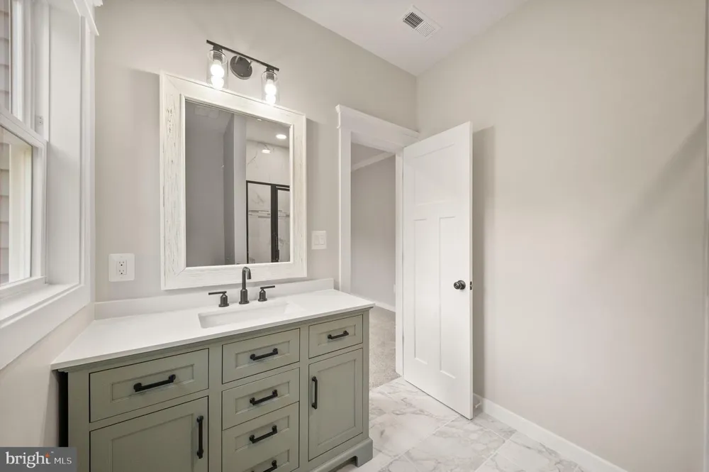 8020 PINNACLE RIDGE DRIVE Manassas, VA 20112