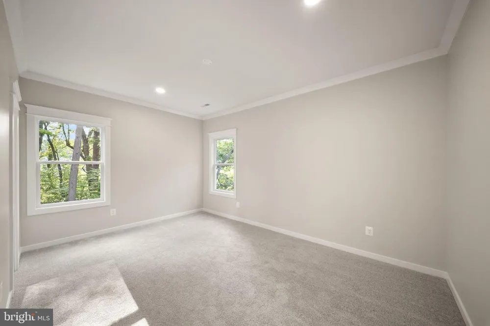 8020 PINNACLE RIDGE DRIVE Manassas, VA 20112