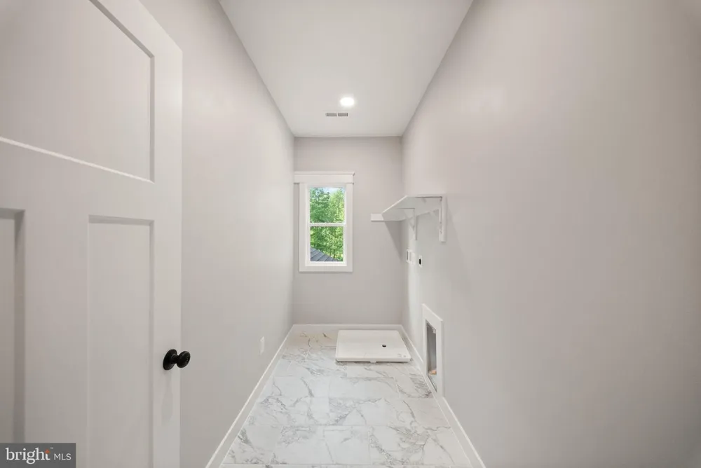 8020 PINNACLE RIDGE DRIVE Manassas, VA 20112
