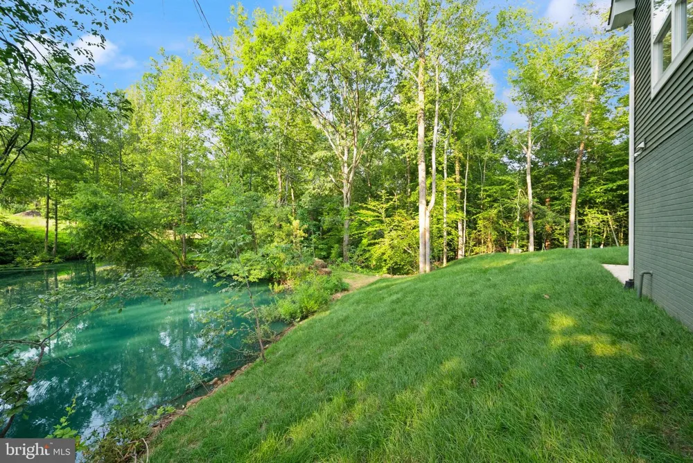 8020 PINNACLE RIDGE DRIVE Manassas, VA 20112