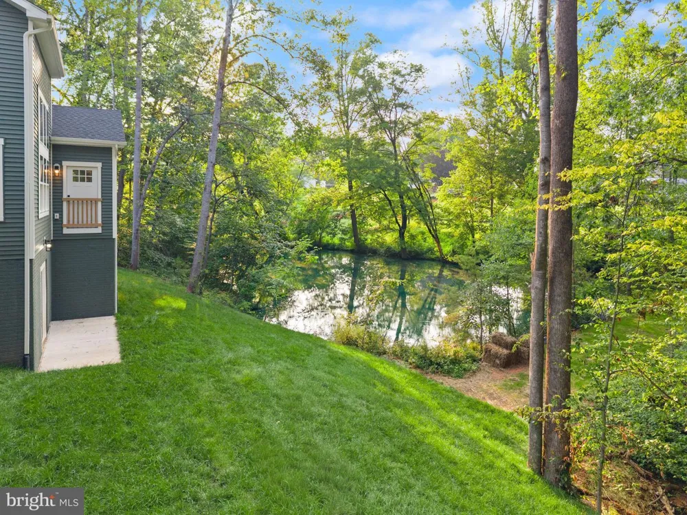 8020 PINNACLE RIDGE DRIVE Manassas, VA 20112
