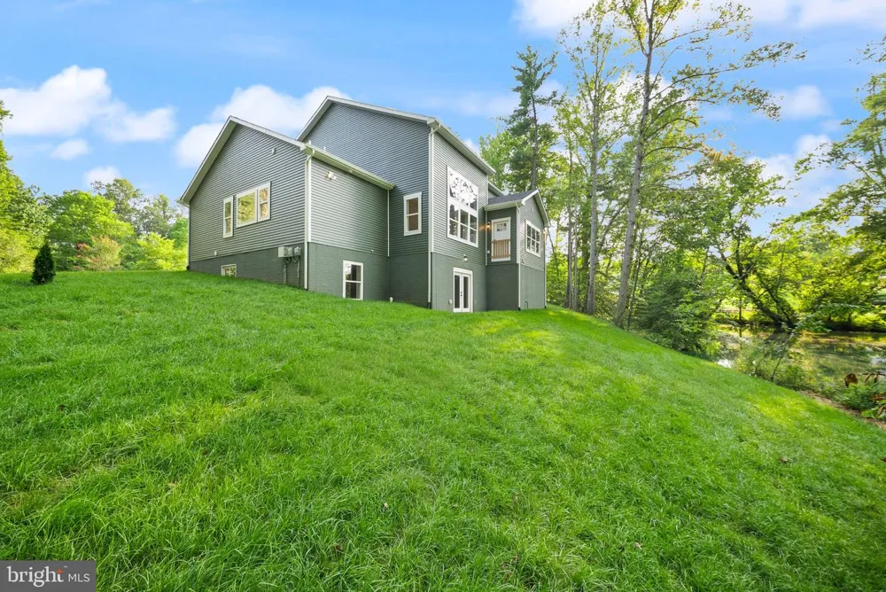 8020 PINNACLE RIDGE DRIVE Manassas, VA 20112
