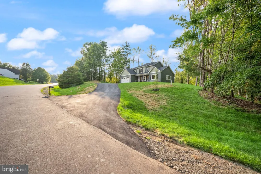 8020 PINNACLE RIDGE DRIVE Manassas, VA 20112