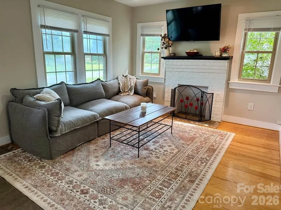 116 Beverly Avenue Hendersonville, NC 28792