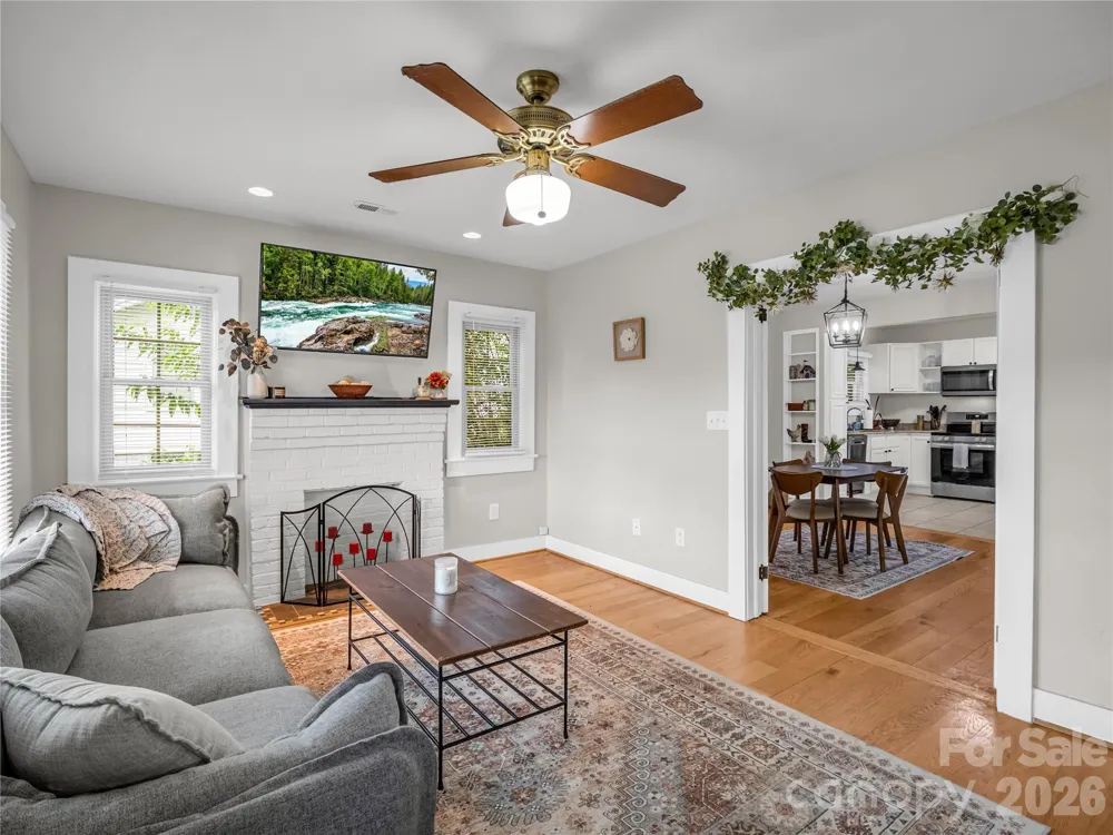 116 Beverly Avenue Hendersonville, NC 28792