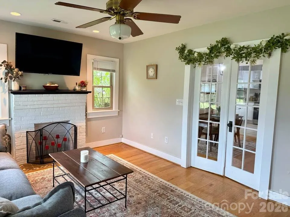 116 Beverly Avenue Hendersonville, NC 28792