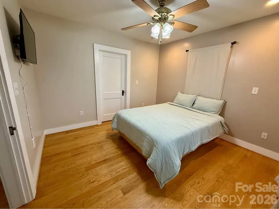116 Beverly Avenue Hendersonville, NC 28792