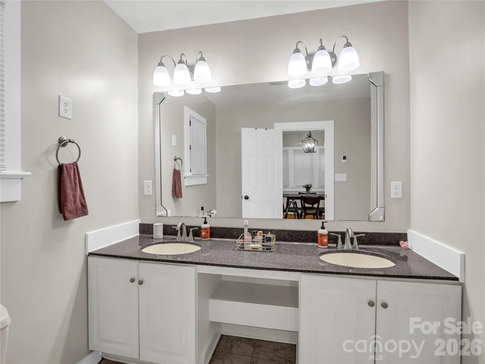 116 Beverly Avenue Hendersonville, NC 28792