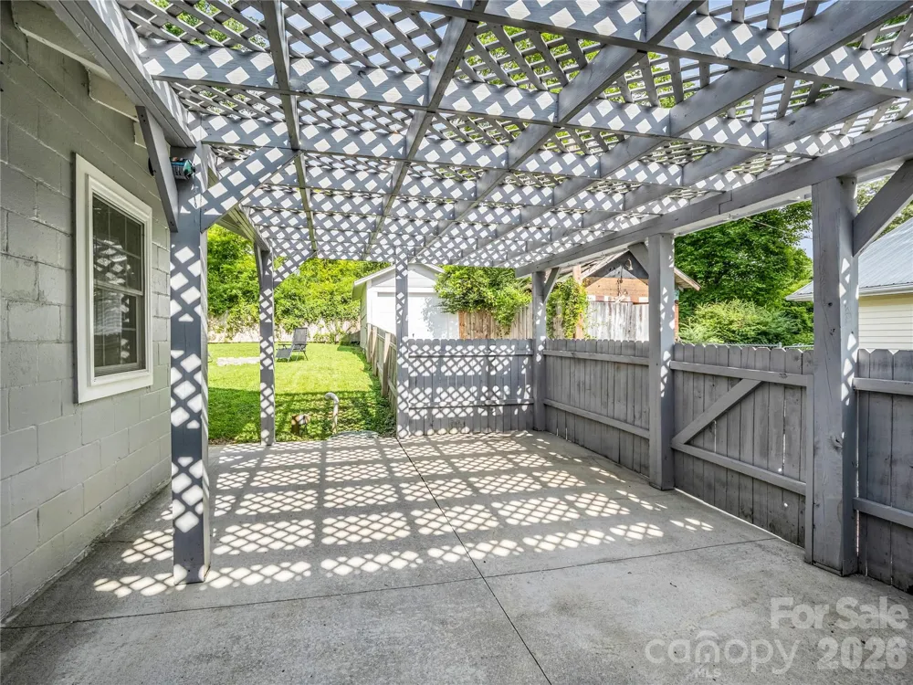 116 Beverly Avenue Hendersonville, NC 28792