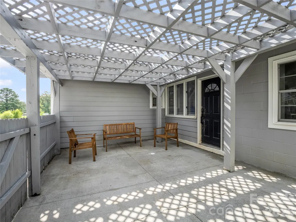 116 Beverly Avenue Hendersonville, NC 28792