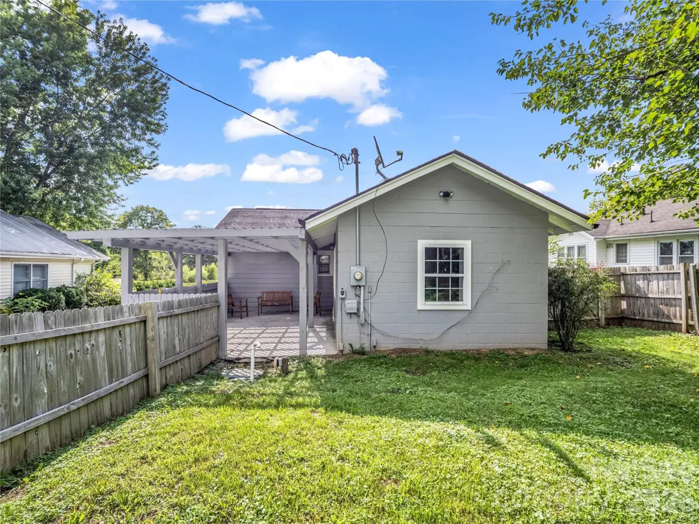 116 Beverly Avenue Hendersonville, NC 28792