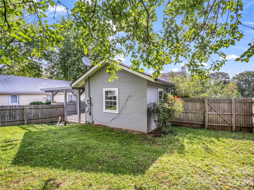 116 Beverly Avenue Hendersonville, NC 28792
