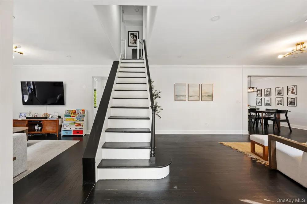 27 Clarendon Road Scarsdale, NY 10583