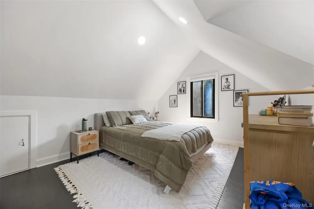 27 Clarendon Road Scarsdale, NY 10583