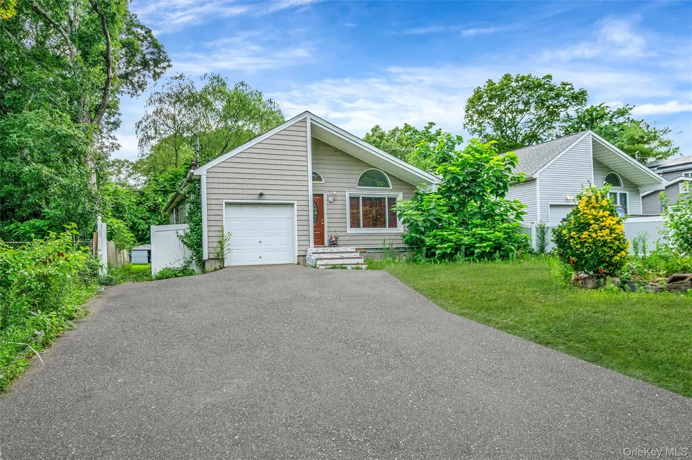 413 Glen Drive Shirley, NY 11967