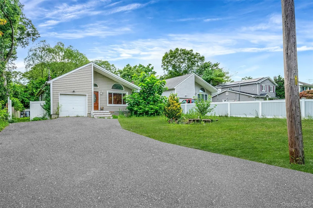 413 Glen Drive Shirley, NY 11967