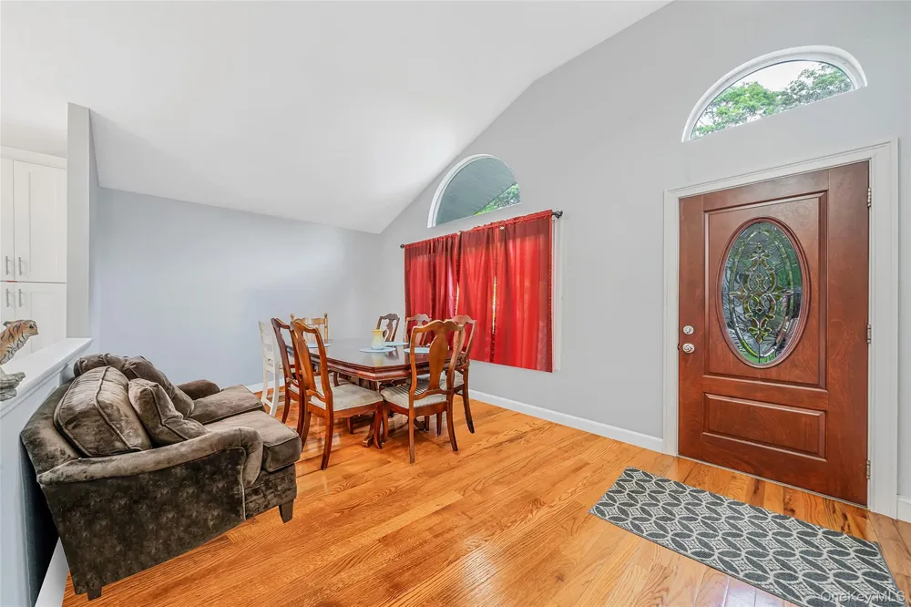 413 Glen Drive Shirley, NY 11967