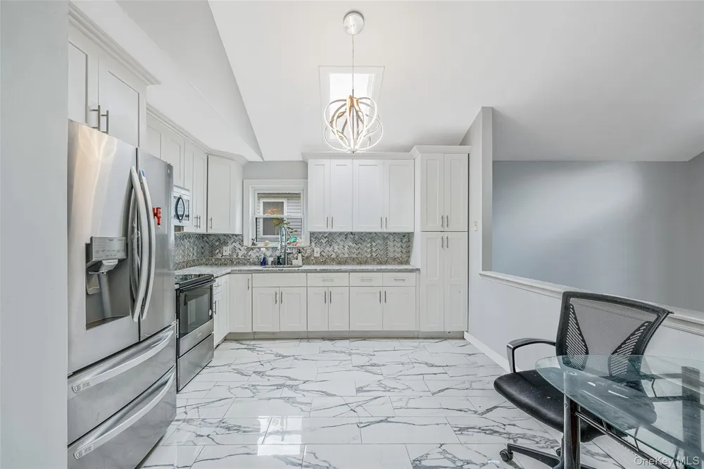 413 Glen Drive Shirley, NY 11967