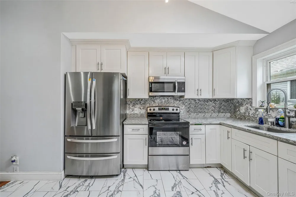 413 Glen Drive Shirley, NY 11967