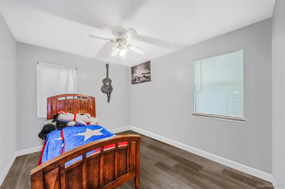 413 Glen Drive Shirley, NY 11967