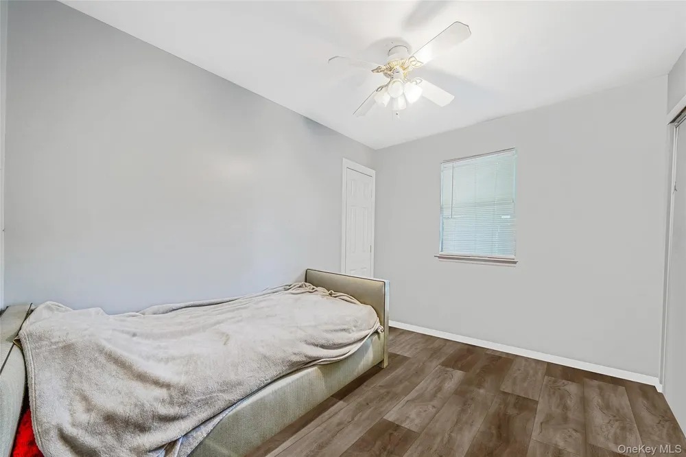 413 Glen Drive Shirley, NY 11967