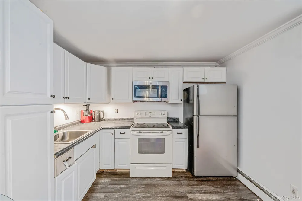 413 Glen Drive Shirley, NY 11967