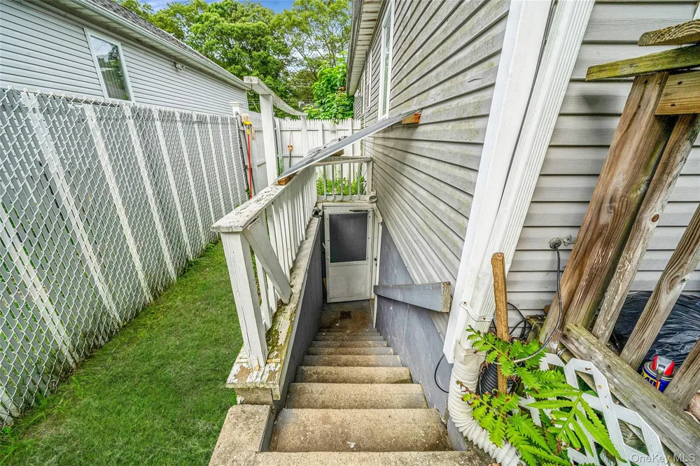 413 Glen Drive Shirley, NY 11967