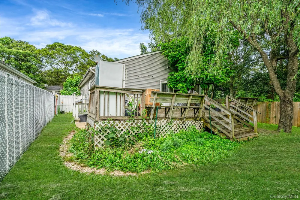 413 Glen Drive Shirley, NY 11967