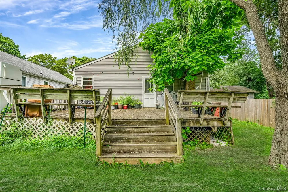 413 Glen Drive Shirley, NY 11967