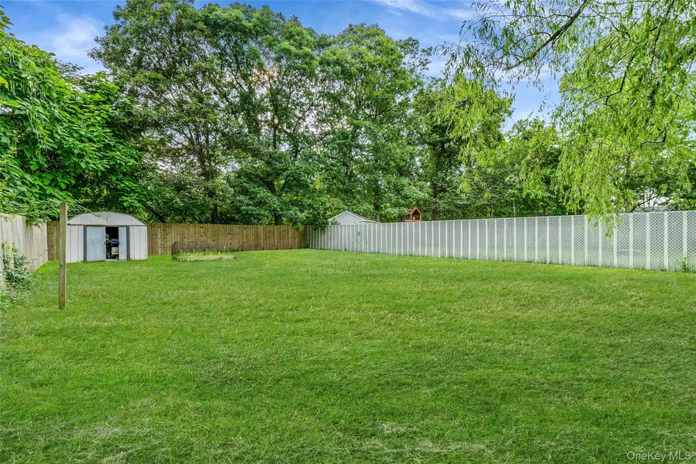 413 Glen Drive Shirley, NY 11967