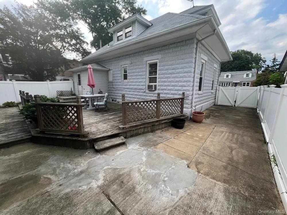 1014 Bonaparte Place Baldwin, NY 11510