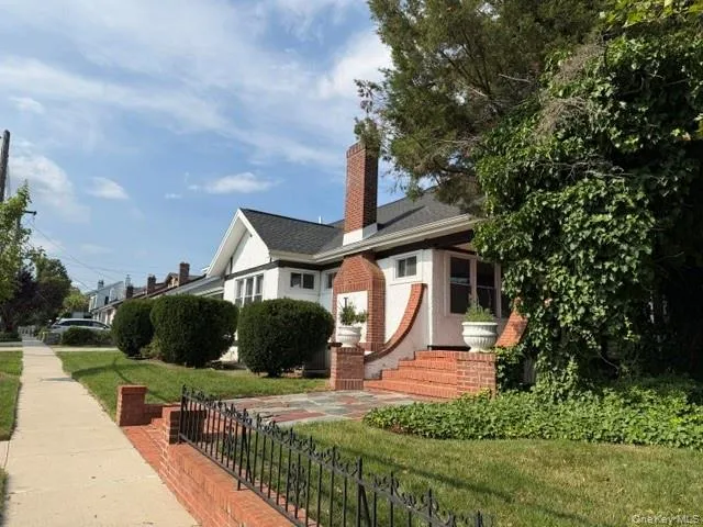 19201 110th Road Saint Albans, NY 11412