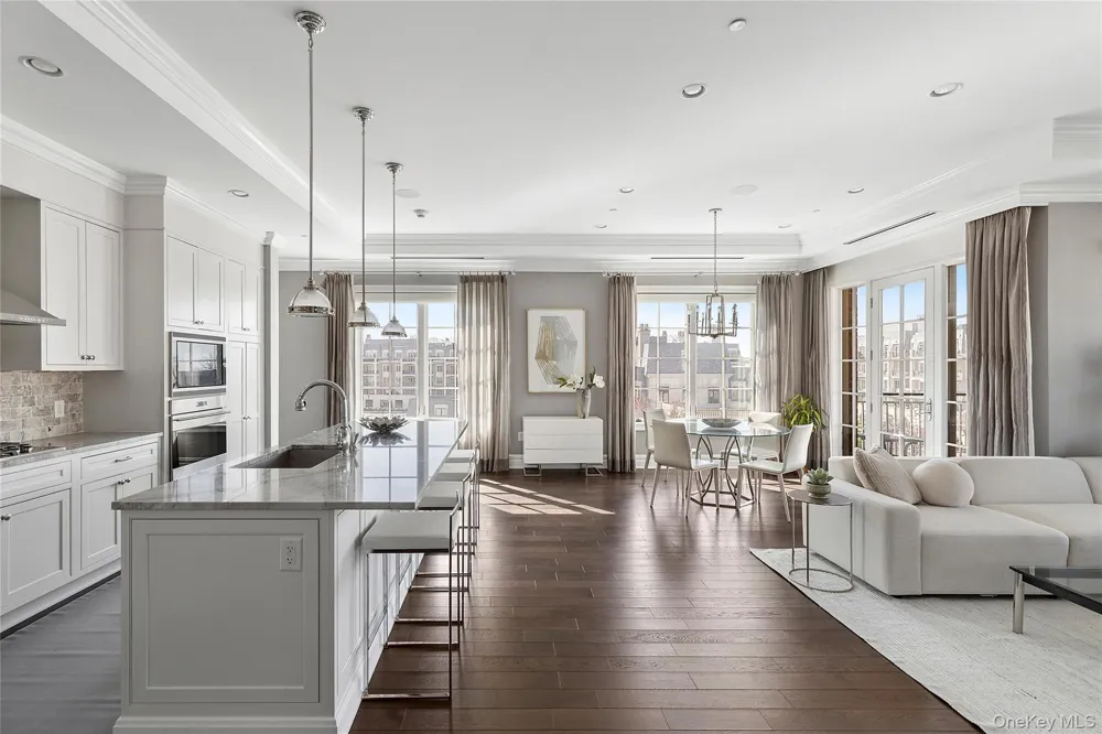 1000 Royal Court #1207 North Hills, NY 11040